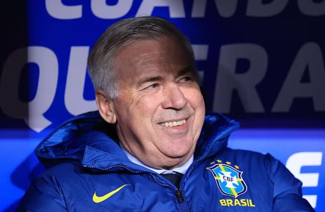 Ancelotti chega ao Brasil para convocar Seleção sem Raphinha e com volta de Vini para amistosos